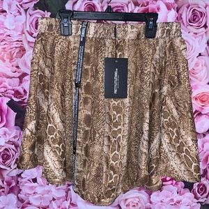 PrettyLittleThing Tall Snake Print Floaty Shorts